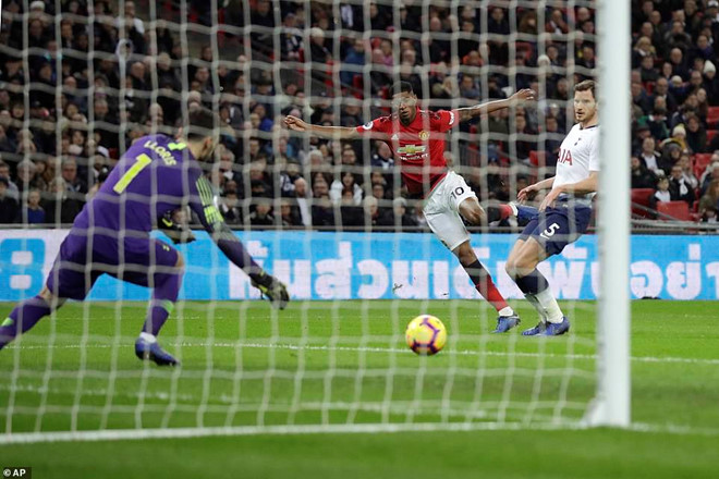 HLV Solskjaer: De Gea thách thức cả Schmeichel và Van der Sar-1