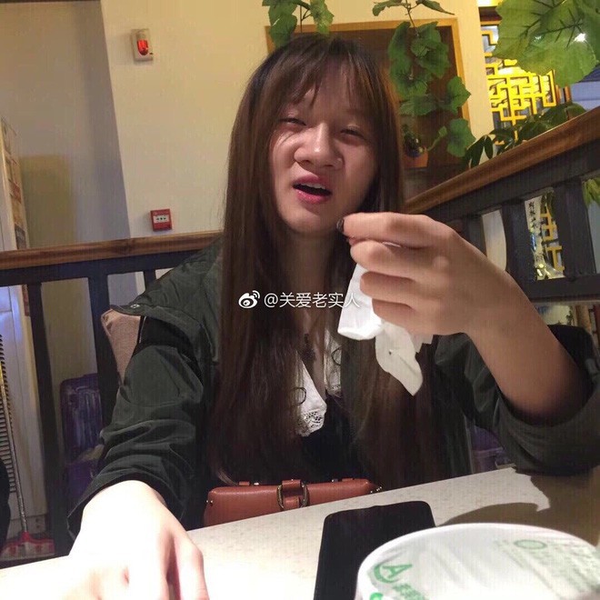 Chàng trai chết đứng khi nhìn thấy bạn gái qua mạng ngoài đời, tiết lộ suýt bị lừa mất iPhone X-4