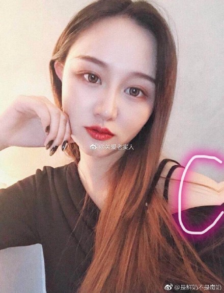 Chàng trai chết đứng khi nhìn thấy bạn gái qua mạng ngoài đời, tiết lộ suýt bị lừa mất iPhone X-9