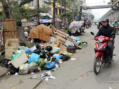 Tên cướp mang súng, lựu đạn tấn công cửa hàng Viettel ở Đà Nẵng-2