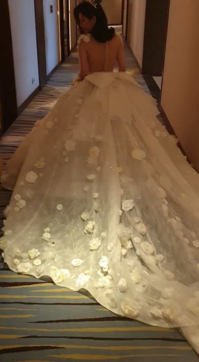 Chồng doanh nhân hạnh phúc gọi Vân Navy là my girl, khoe khoảnh khắc cô mặc váy cưới lộng lẫy như công chúa-2