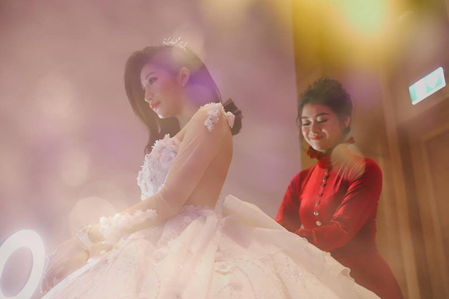 Chồng doanh nhân hạnh phúc gọi Vân Navy là my girl, khoe khoảnh khắc cô mặc váy cưới lộng lẫy như công chúa-7