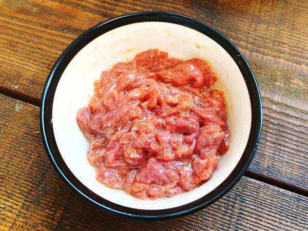 Chiên hay xào thịt bò, chỉ cần khi ướp, thêm xíu bột này, thịt mềm ngon chẳng sợ dai-3