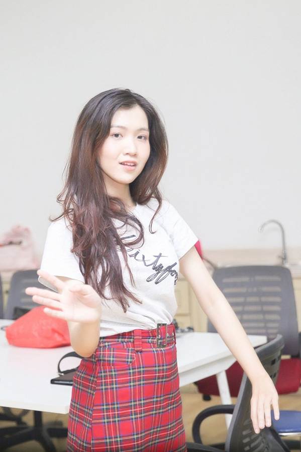 Mặt mộc đời thường xinh đẹp của tân nữ hoàng chuyển giới Việt Nam-3