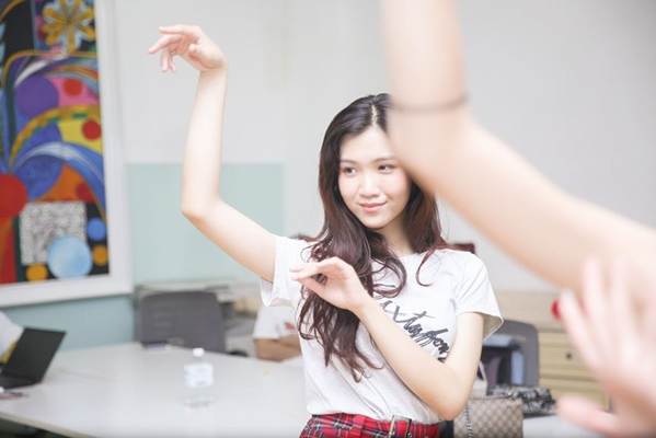 Mặt mộc đời thường xinh đẹp của tân nữ hoàng chuyển giới Việt Nam-4