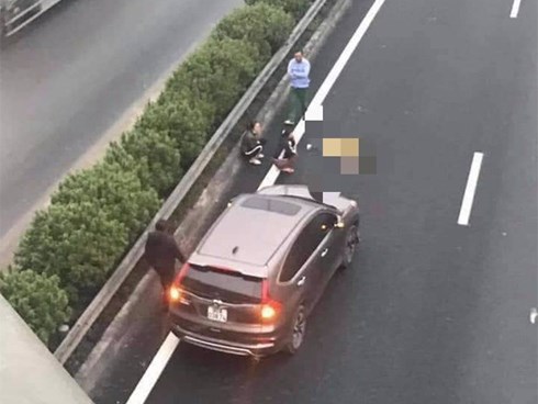 Xe ô tô 7 chỗ tông chết người đàn ông đi bộ ngang qua cao tốc Pháp Vân - Cầu Giẽ