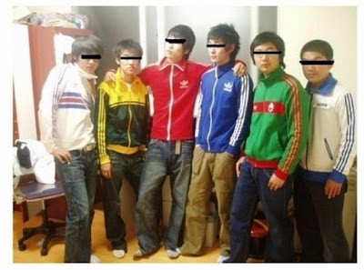 Dân mạng lục lại một thời đen tối của thời trang Hàn Quốc: Bi Rain mặc áo xẻ ngực sâu hơn cả chị em-4