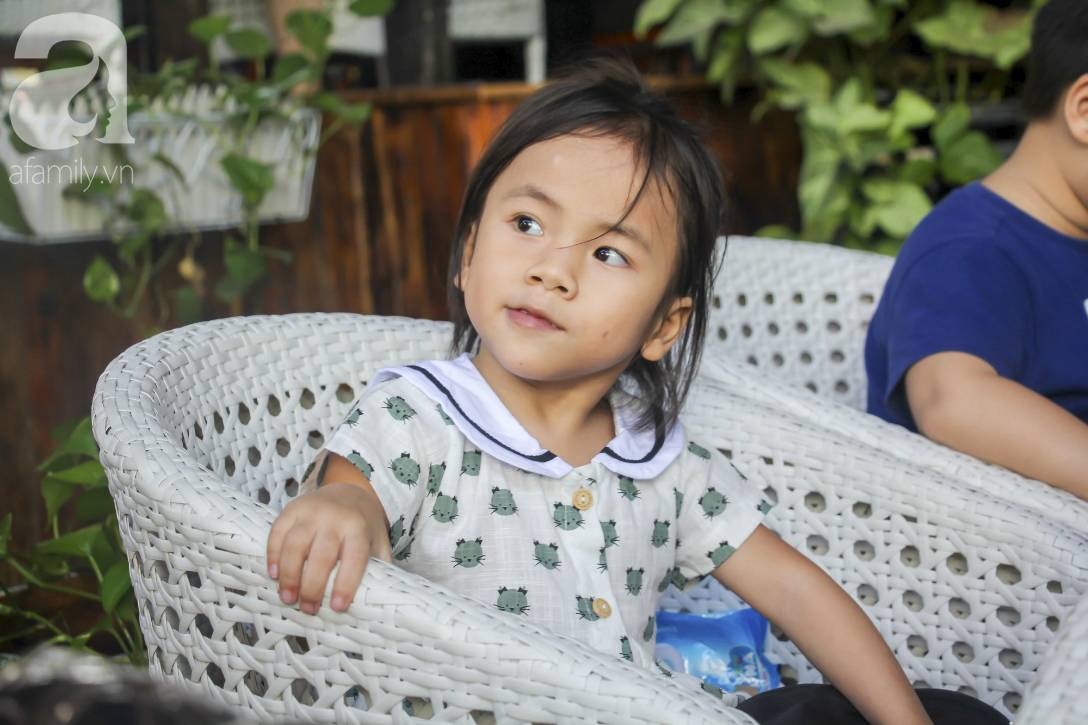 Hình ảnh mới nhất của Pàng - Em bé Mường Lát bố mẹ mất sớm, không có quần áo ngồi bệt giữa trời giá rét-1