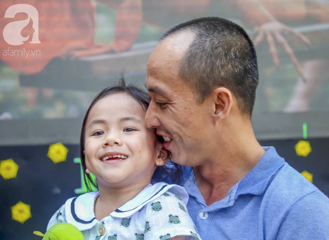 Hình ảnh mới nhất của Pàng - Em bé Mường Lát bố mẹ mất sớm, không có quần áo ngồi bệt giữa trời giá rét-2