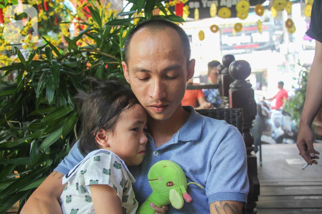 Hình ảnh mới nhất của Pàng - Em bé Mường Lát bố mẹ mất sớm, không có quần áo ngồi bệt giữa trời giá rét-10