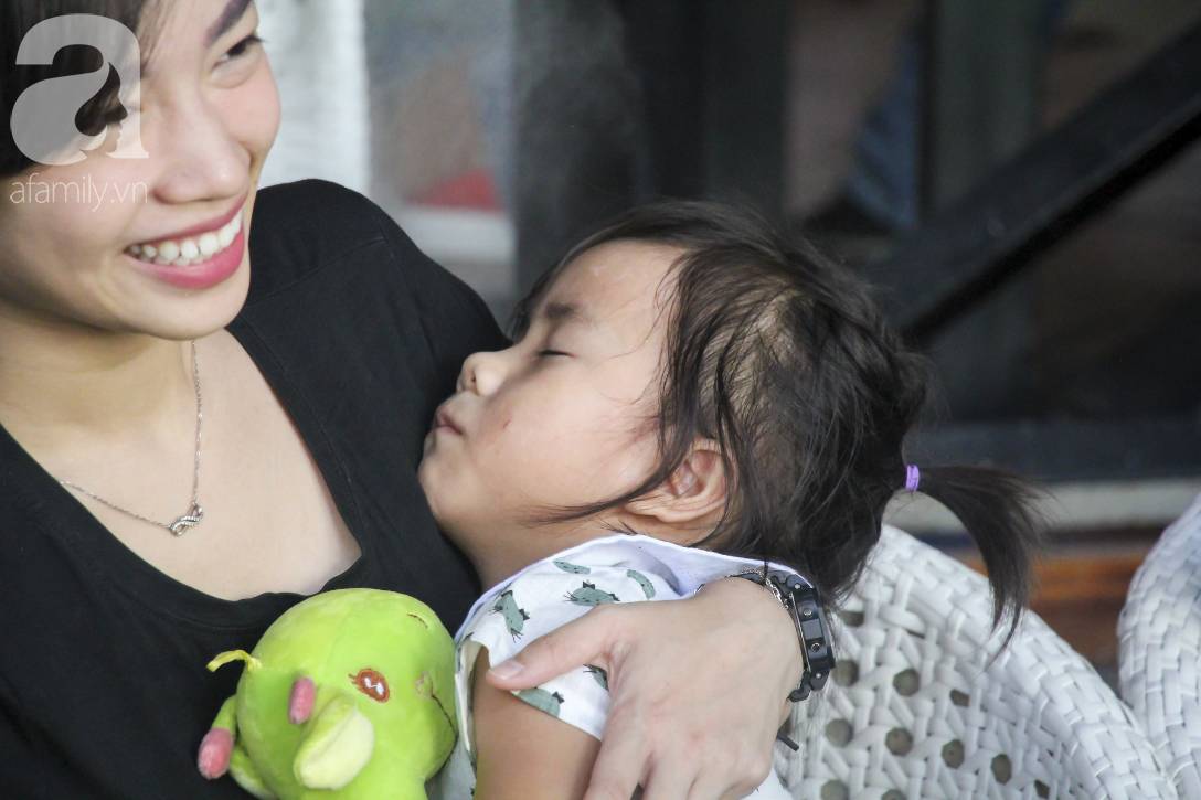 Hình ảnh mới nhất của Pàng - Em bé Mường Lát bố mẹ mất sớm, không có quần áo ngồi bệt giữa trời giá rét-9