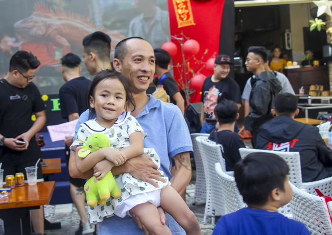 Hình ảnh mới nhất của Pàng - Em bé Mường Lát bố mẹ mất sớm, không có quần áo ngồi bệt giữa trời giá rét-13