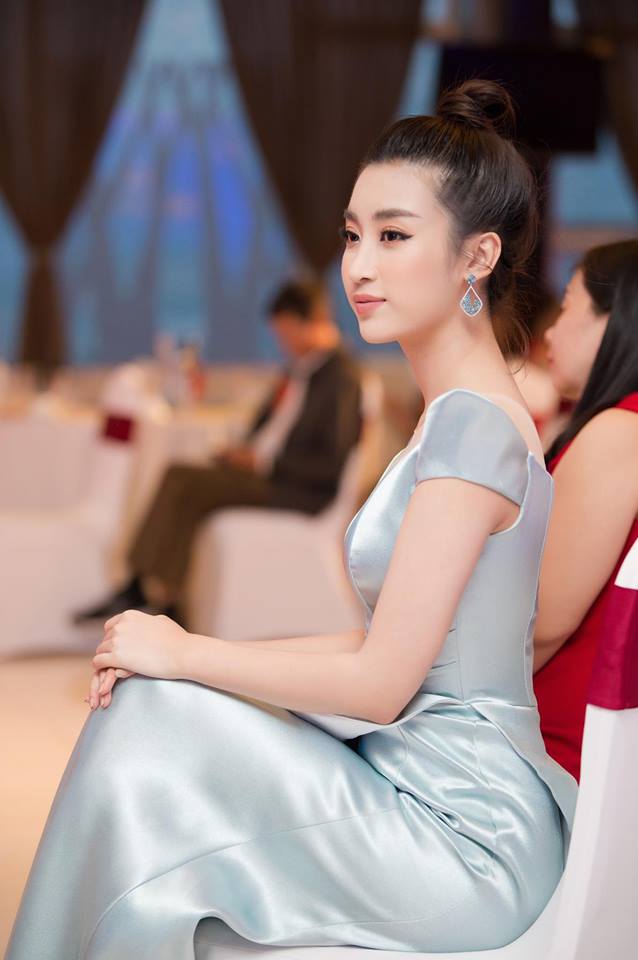 Hoa hậu Đỗ Mỹ Linh mê hoặc với tóc búi cao đầy thần thái-4