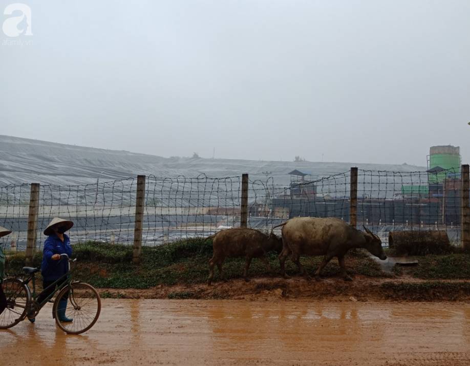 Người dân chặn không cho xe rác vào bãi, khiến rác ngập Hà Nội: Chúng tôi chẳng ai muốn điều này-8
