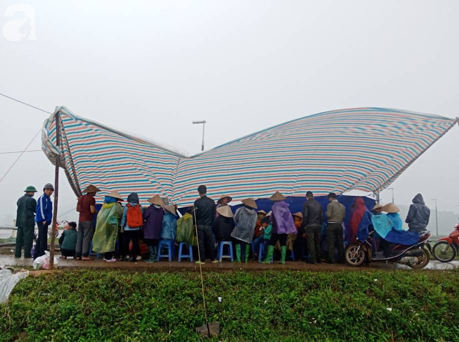 Người dân chặn không cho xe rác vào bãi, khiến rác ngập Hà Nội: Chúng tôi chẳng ai muốn điều này-9
