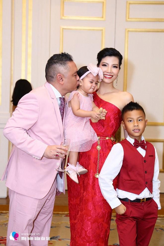 Siêu mẫu bỏ showbiz lấy chồng, 9 năm vừa đỏ mắt ngóng con vừa xúi chồng cưới vợ mới-1