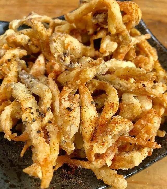 Chỉ vài phút là xong ngay món nấm chiên giòn đang sốt xình xịch ở nhiều quán ăn-4