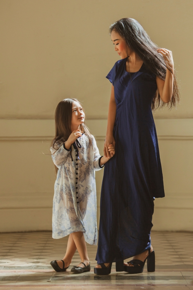 Đoan Trang nhẹ nhàng, bay bổng tạo dáng bên con gái-6