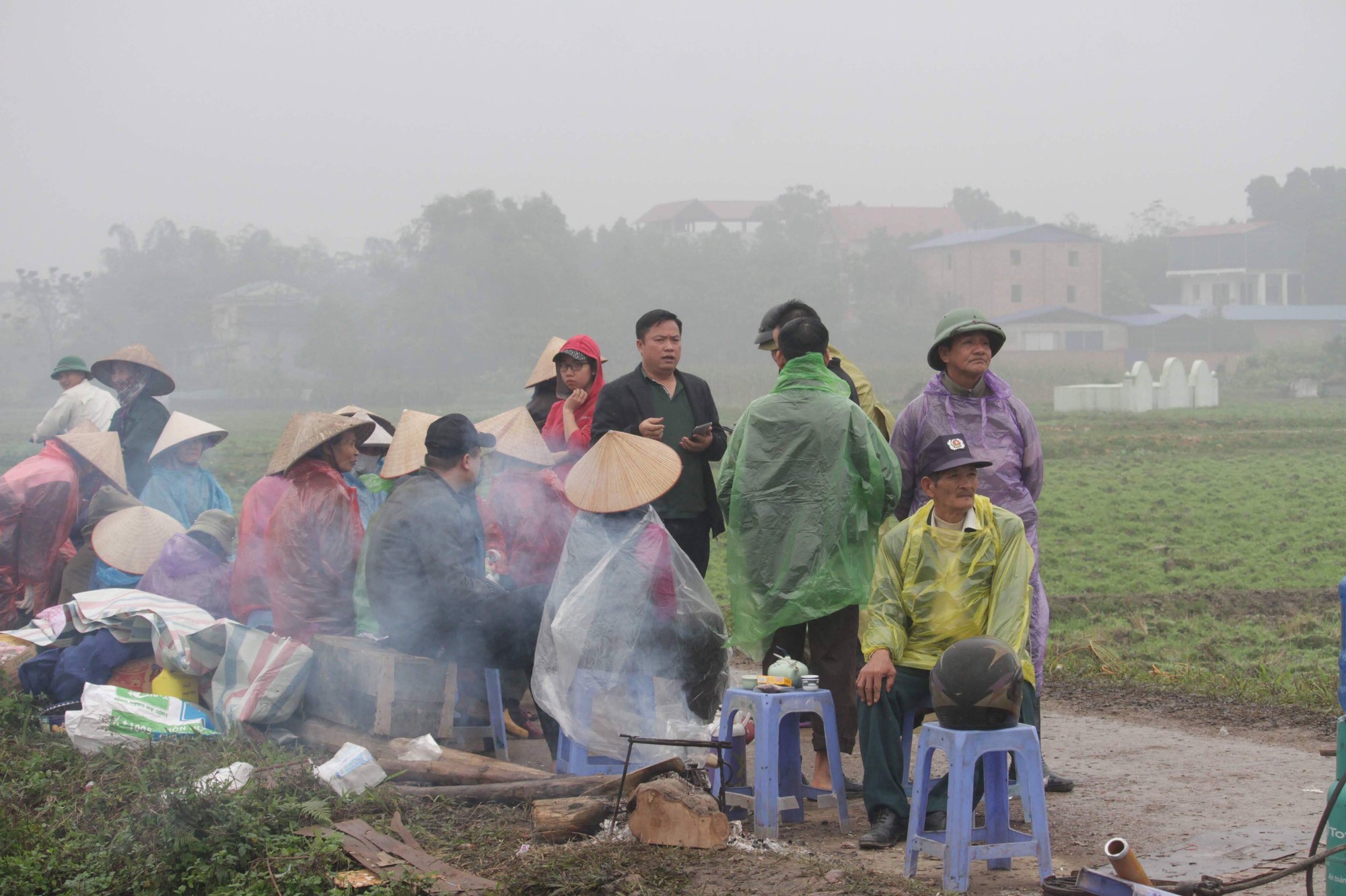 Cuộc sống cạnh bãi rác lớn nhất Hà Nội: Trong xóm có đám cưới chỉ đến uống chén rượu, không dám ăn-3