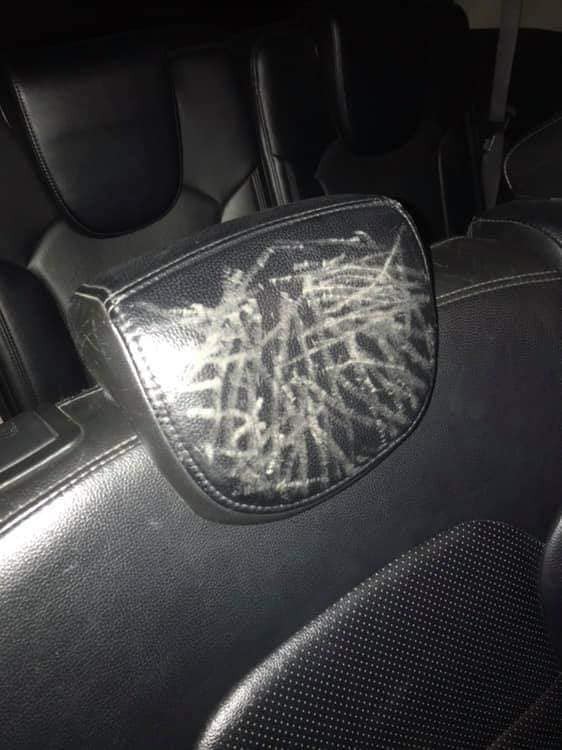 Thượng đế nhí lấy thìa cào nát ghế, nhưng phản ứng này của phụ huynh mới làm tài xế taxi sôi máu-2