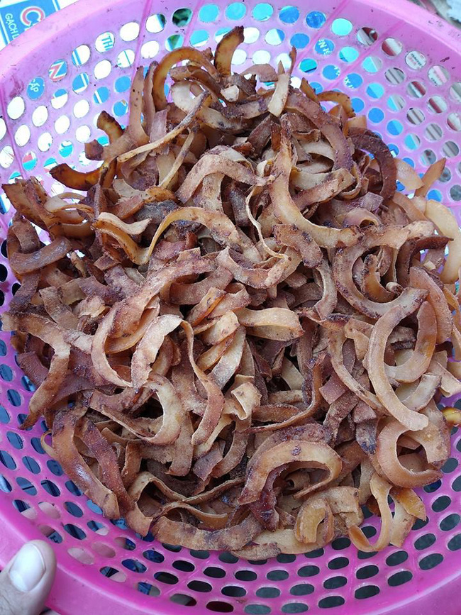 Lần đầu làm mứt dừa cháy đen tưởng bị chê tơi tả, nhưng mẹ chồng nói 1 câu khiến nàng dâu mừng húm-2