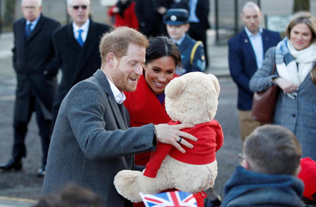 Vừa tái xuất, Meghan đã gây thất vọng với vẻ ngoài quê mùa, bất ngờ hé lộ chi tiết về em bé trong bụng-6