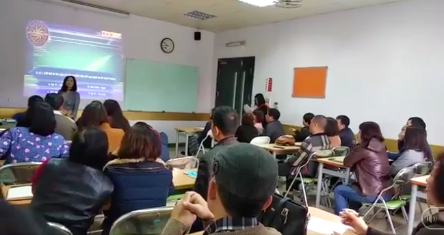 Buổi họp phụ huynh có 1-0-2: Tổ chức Ai là triệu phú để cha mẹ thi đấu xem ai hiểu việc học của con mình hơn-1