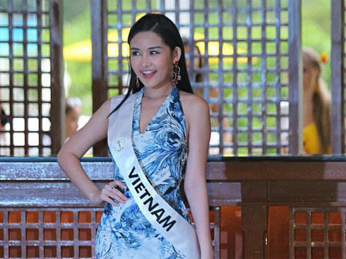 Lê Âu Ngân Anh đón tuổi mới cùng các thí sinh hoa hậu, không quan tâm tới lời chê bai-10