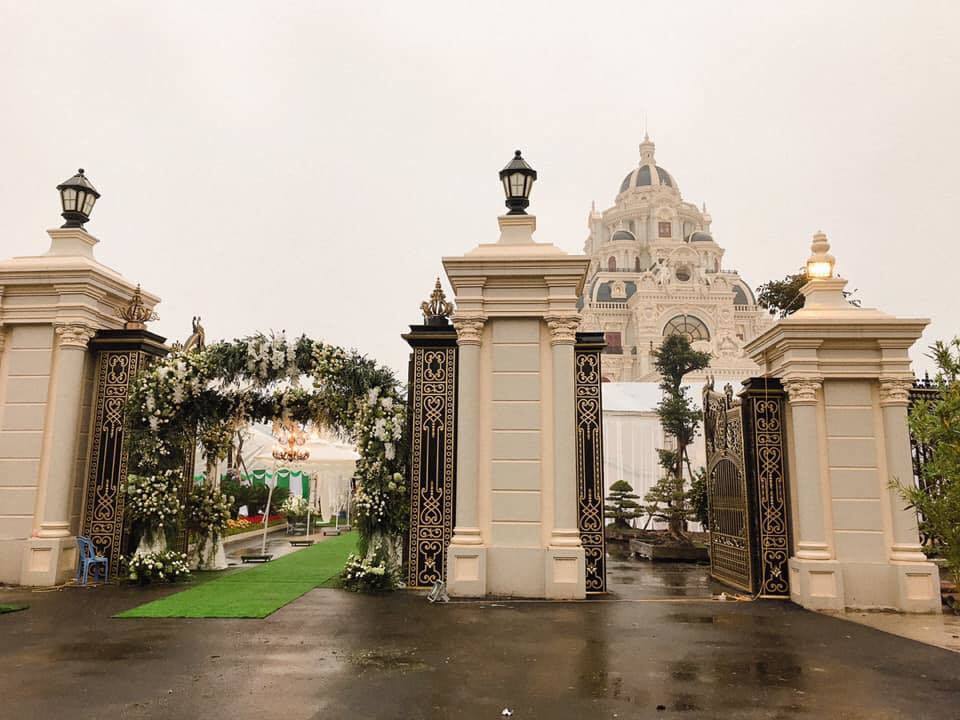 Lâu đài của đại gia Nam Định có con gái đeo vàng trĩu cổ ngày cưới-8