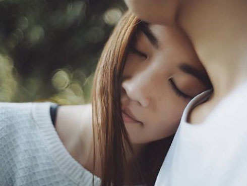 Con càng lớn càng giống ông hàng xóm, tôi bí mật xét nghiệm ADN rồi chết trân trước bức ảnh-3