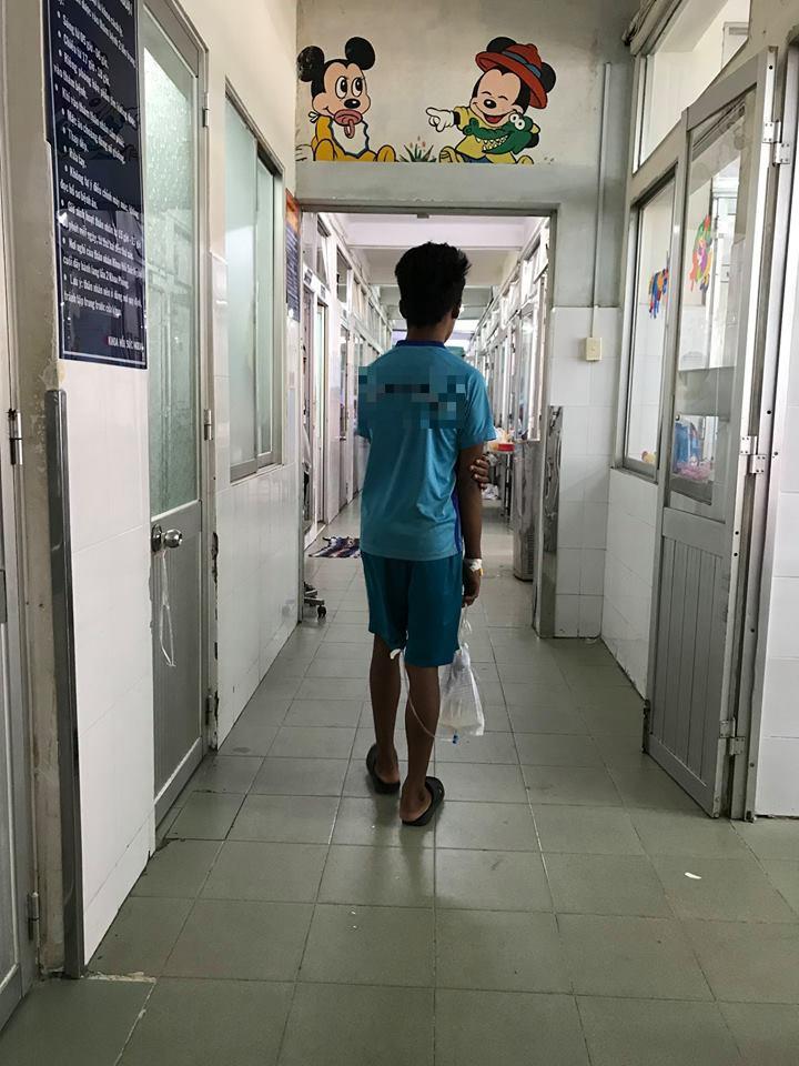 Sinh ra là con trai nhưng cậu bé phải tiểu ngồi, 14 năm sau gia đình mới biết nguyên nhân-1