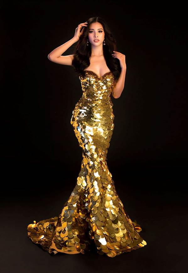 Hoa hậu Tiểu Vy, Mỹ Linh khoe đường cong nóng bỏng với váy đuôi cá-3