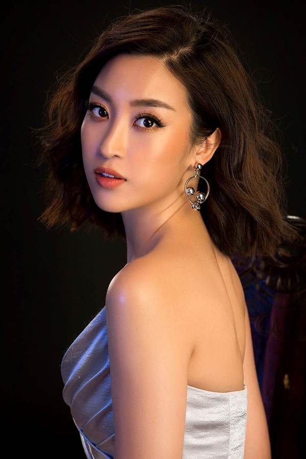 Hoa hậu Tiểu Vy, Mỹ Linh khoe đường cong nóng bỏng với váy đuôi cá-8