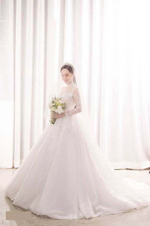 Hé lộ ảnh cưới của NSND Trung Hiếu và vợ kém 19 tuổi xinh như hotgirl-6