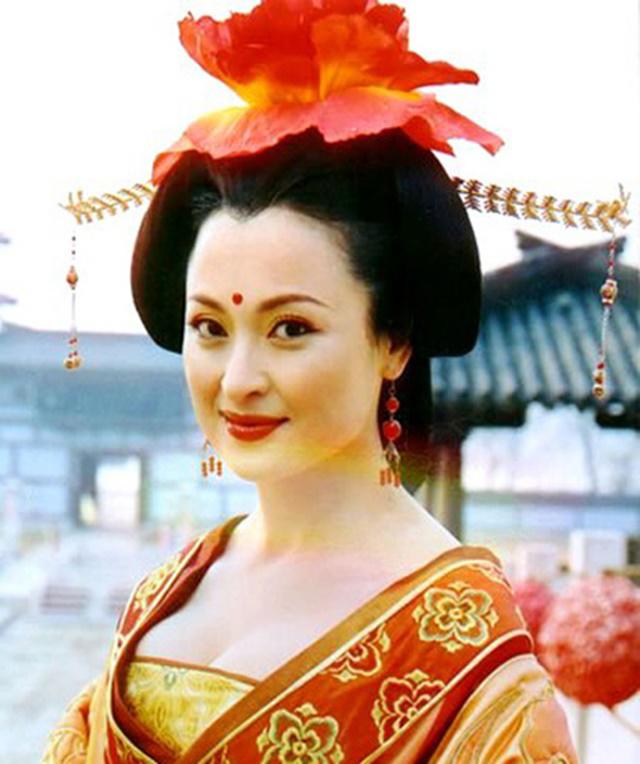 Thềm ngực nảy nở khiến vua mê mệt của Từ Hy thái hậu và mỹ nhân xưa-2