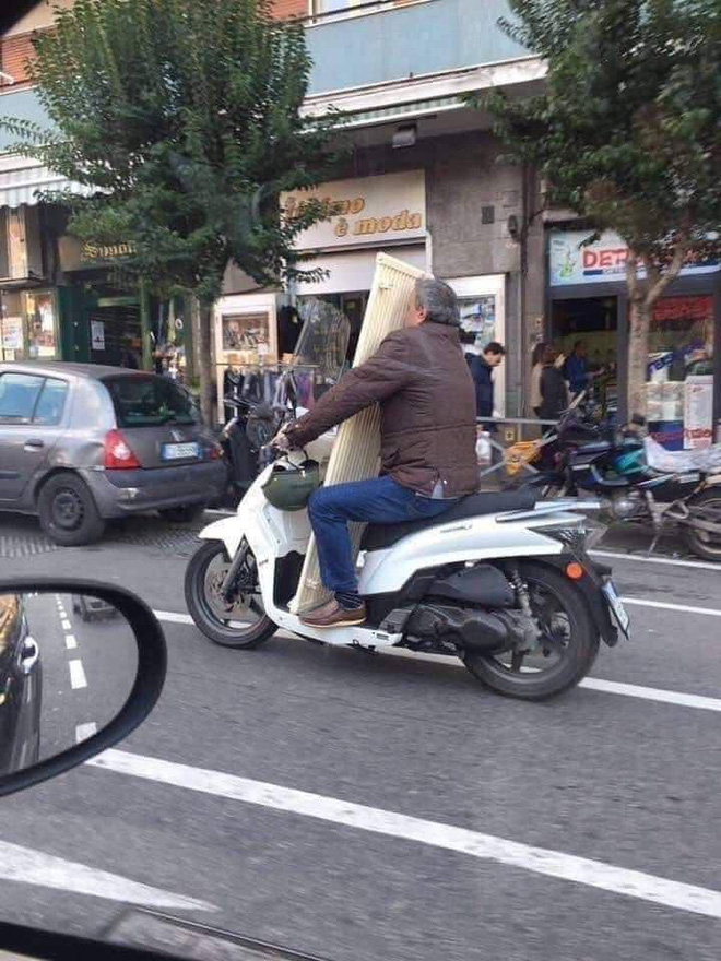 Người đàn ông và tuyệt chiêu đi không cần nhìn đường khiến tất cả đặt câu hỏi-1