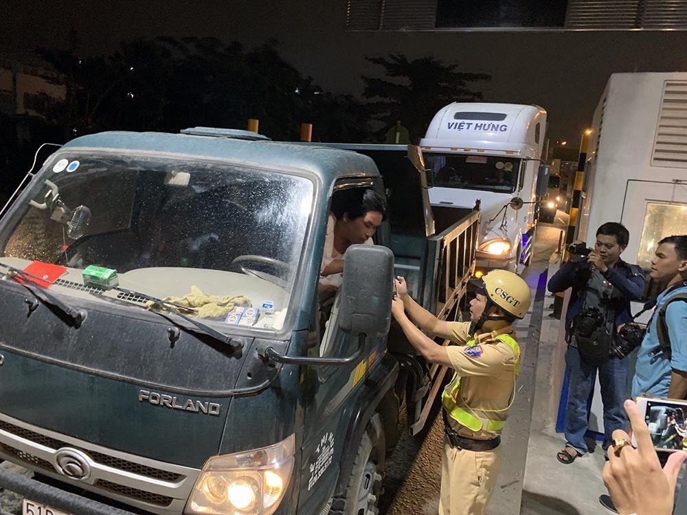 CSGT chặn cửa ngõ Sài Gòn, xử lý tài xế say xỉn, chơi ma túy-1