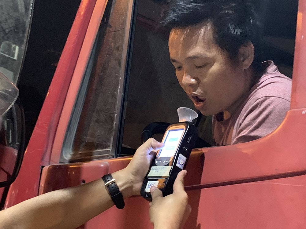 CSGT chặn cửa ngõ Sài Gòn, xử lý tài xế say xỉn, chơi ma túy-3