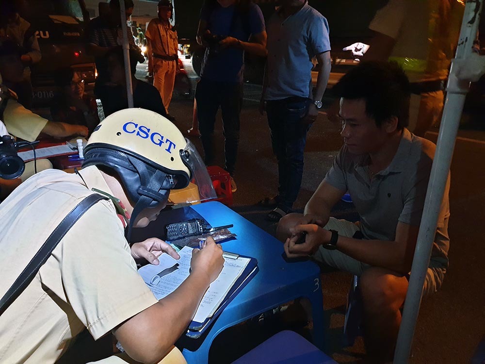 CSGT chặn cửa ngõ Sài Gòn, xử lý tài xế say xỉn, chơi ma túy-4