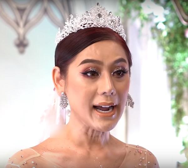 Hết da đen sạm, mặt đầy nếp nhăn, Lâm Khánh Chi lại gây choáng với vùng cổ chảy xệ-6