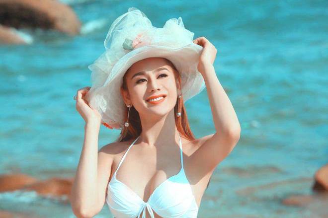 Hết da đen sạm, mặt đầy nếp nhăn, Lâm Khánh Chi lại gây choáng với vùng cổ chảy xệ-10