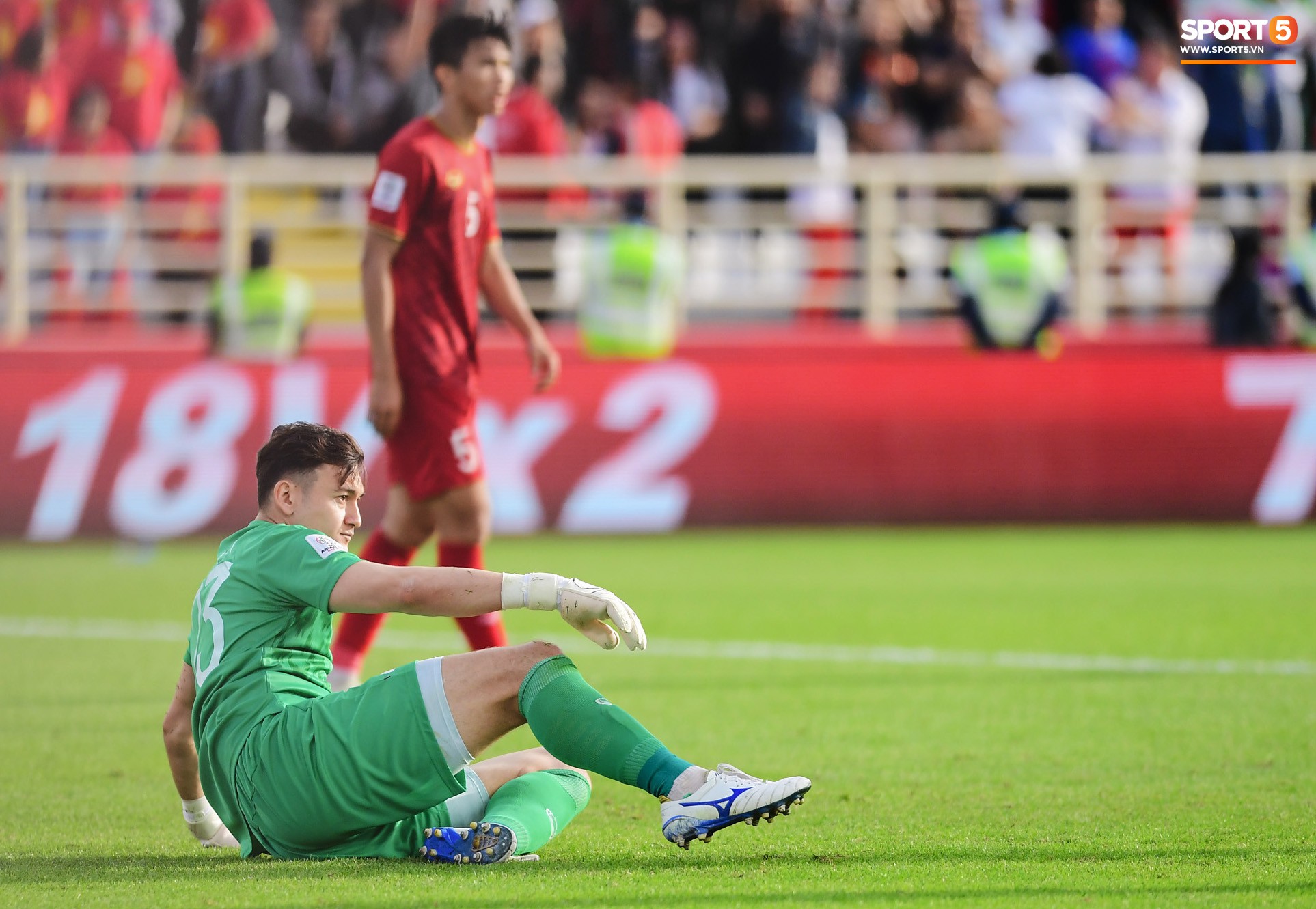 Này những chàng trai áo đỏ, các bạn có thể trở thành chiến binh tuyết trắng” một lần nữa, được không?-2