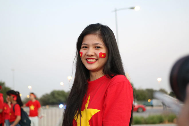 Cổ động viên Sài Gòn tiếp lửa cho đội tuyển Việt Nam lúc nửa đêm-28