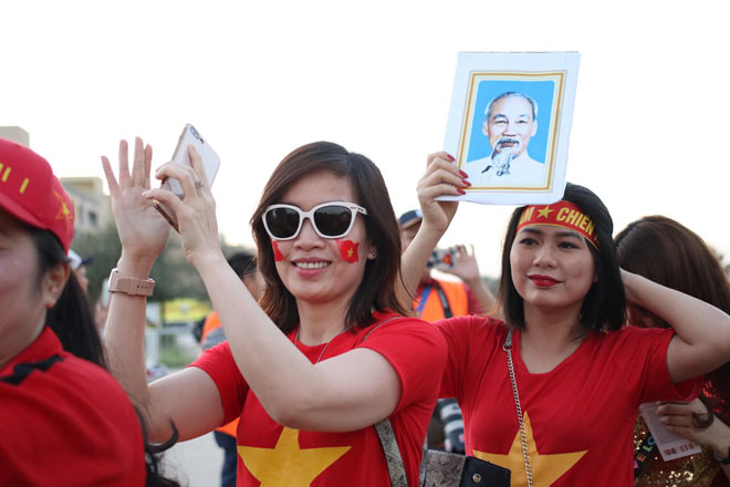 Cổ động viên Sài Gòn tiếp lửa cho đội tuyển Việt Nam lúc nửa đêm-20