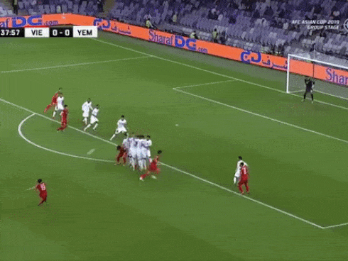 Cận cảnh pha sút phạt siêu phẩm của Quang Hải-1