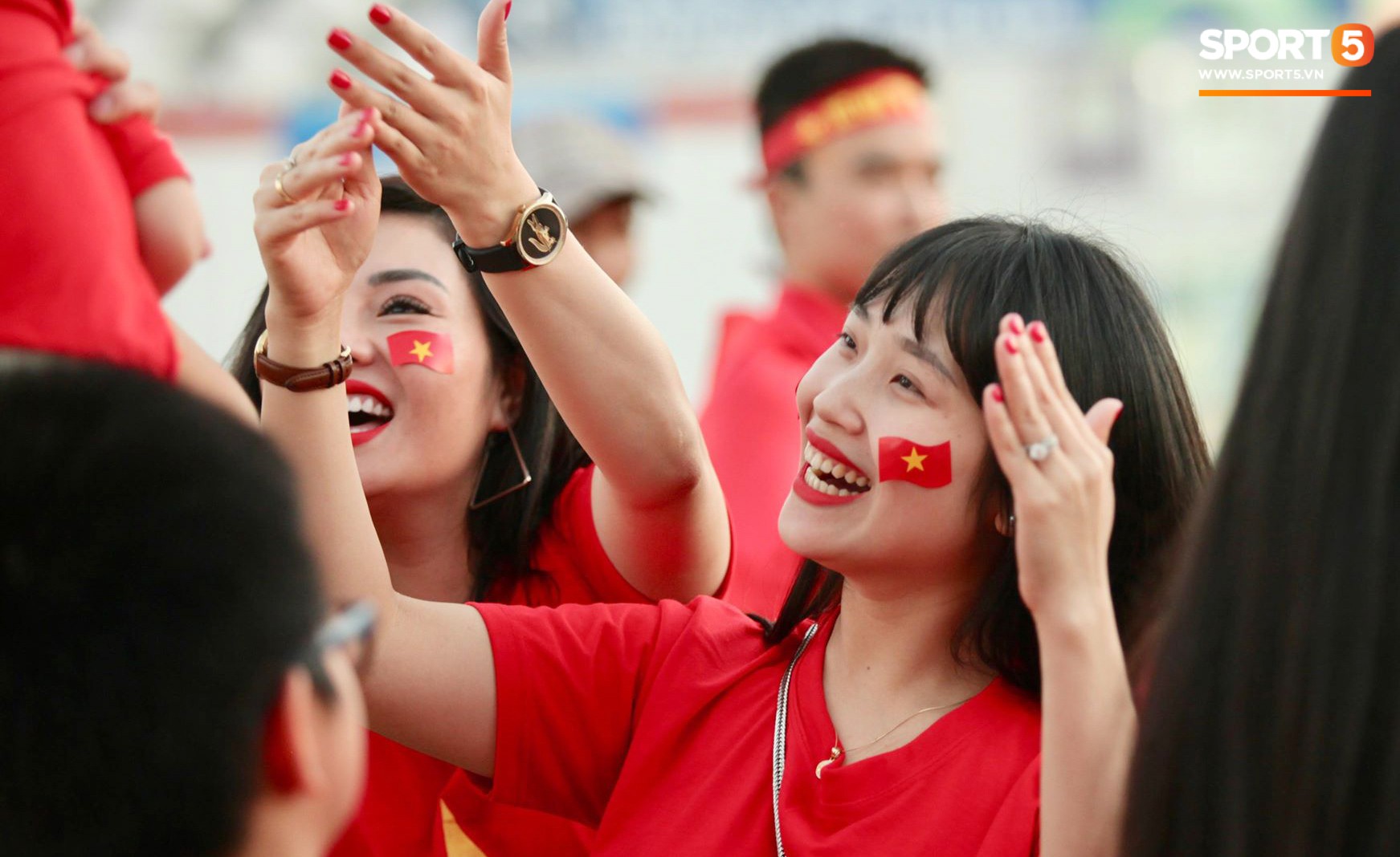 Cổ động viên Sài Gòn tiếp lửa cho đội tuyển Việt Nam lúc nửa đêm-1