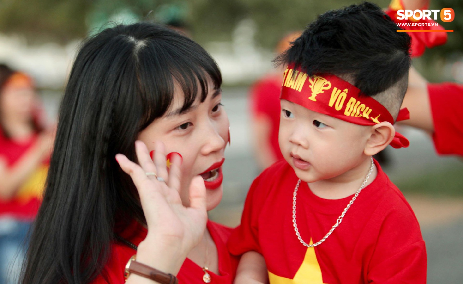 Cổ động viên Sài Gòn tiếp lửa cho đội tuyển Việt Nam lúc nửa đêm-7