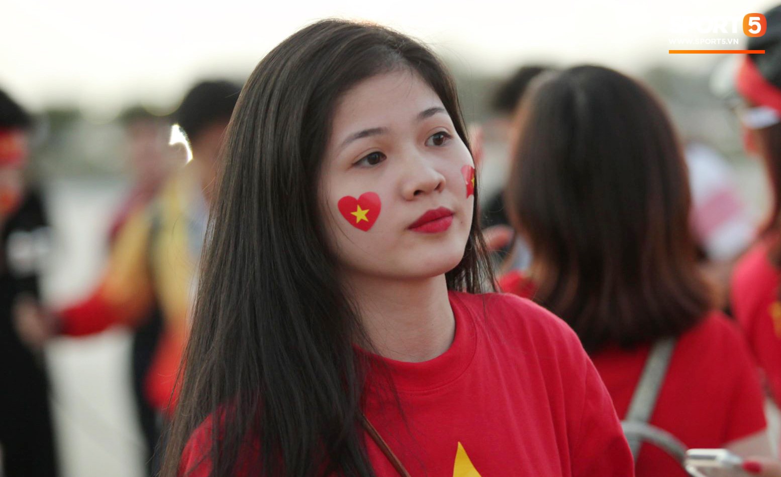 Cổ động viên Sài Gòn tiếp lửa cho đội tuyển Việt Nam lúc nửa đêm-10