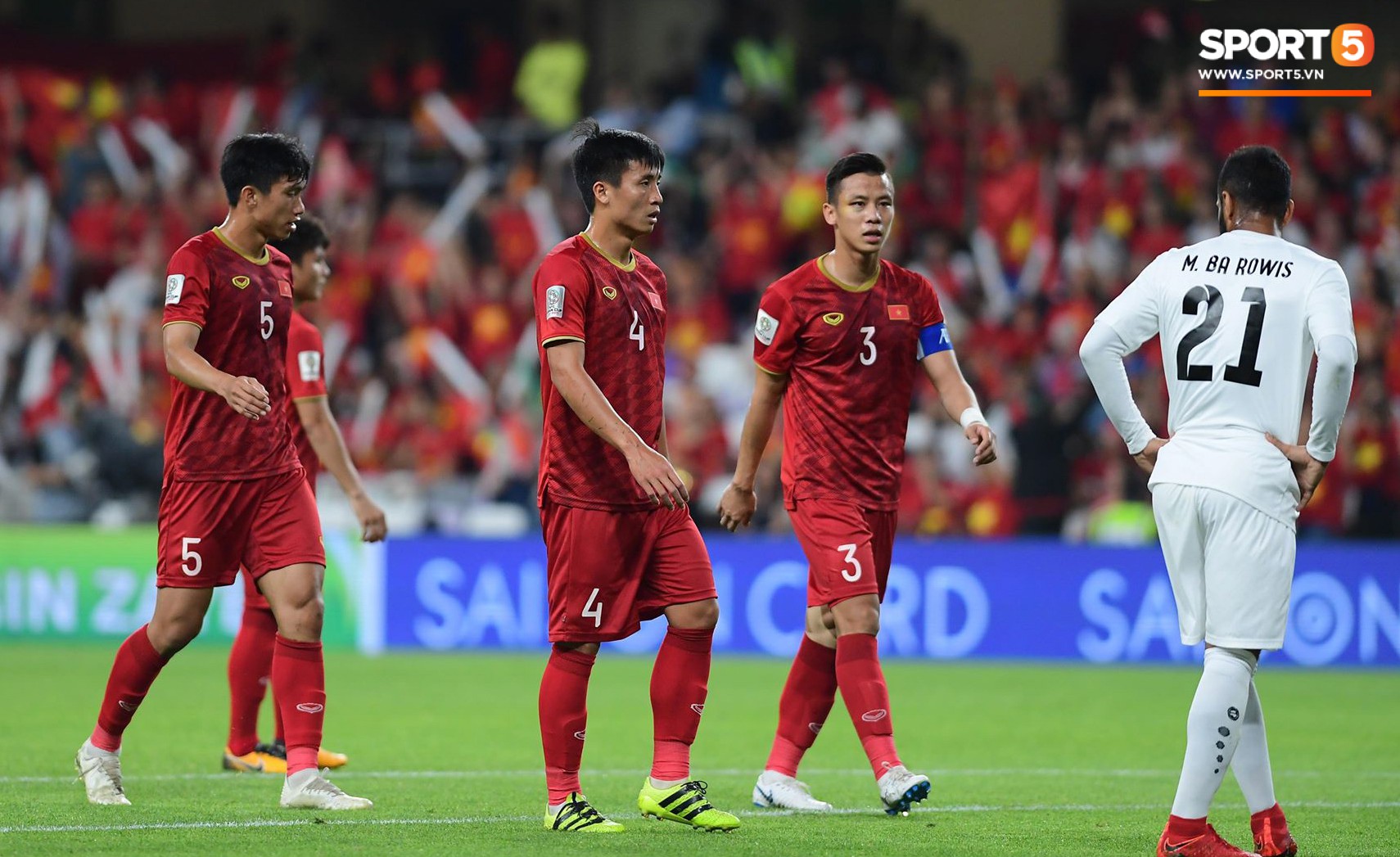 Quang Hải ăn mừng cực nhiệt khi tái hiện siêu phẩm cầu vồng tại Asian Cup 2019-9