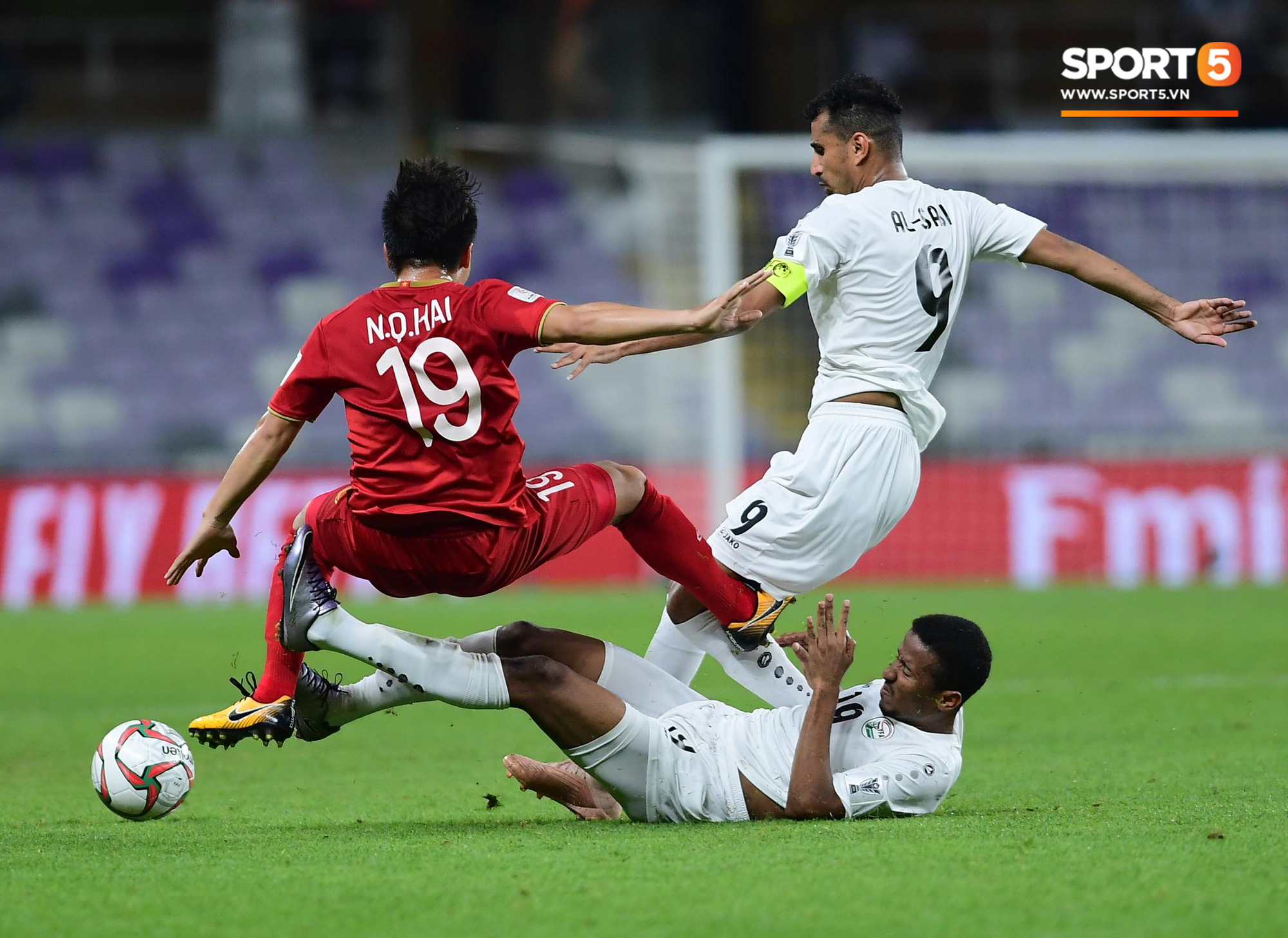 Quang Hải ăn mừng cực nhiệt khi tái hiện siêu phẩm cầu vồng tại Asian Cup 2019-6
